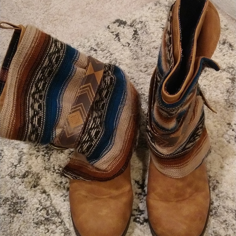 Muk Luk Boots Size 9